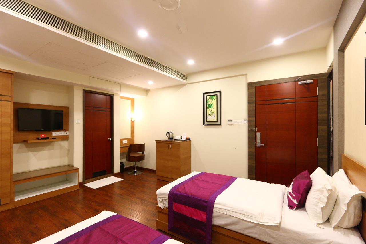 Fabhotel Prime Adore Residency Csennai Kültér fotó