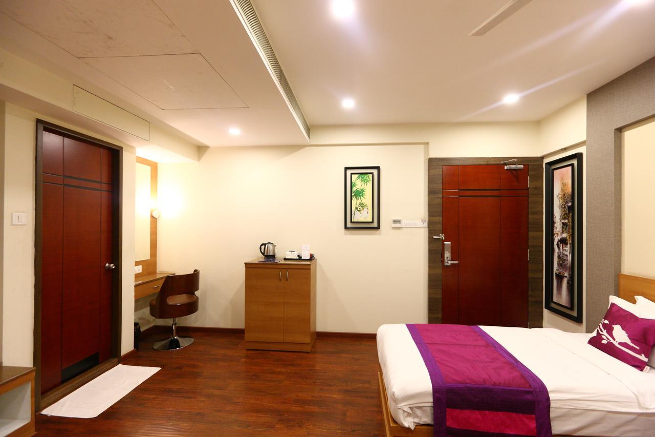 Fabhotel Prime Adore Residency Csennai Kültér fotó
